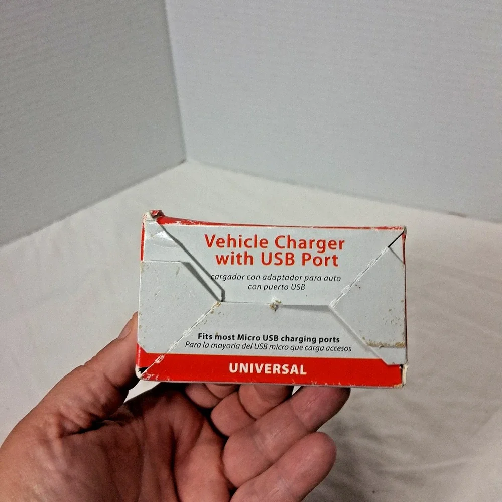 Verizon Universal Car Charger With USB Port Never Used In‎ Original Package